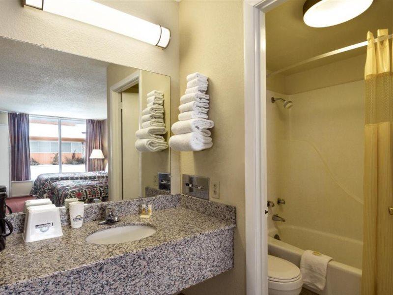 Days Inn By Wyndham וויט האוס מראה חיצוני תמונה